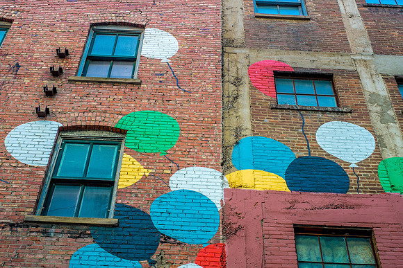 A little colour in the alley.p